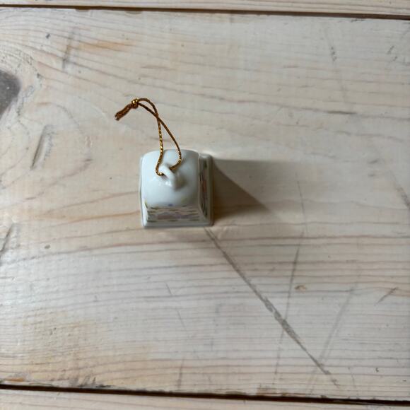Lillian Vernon LVC Vintage 1988 Porcelain Christmas Bell Ornament Houses - Picture 6 of 8